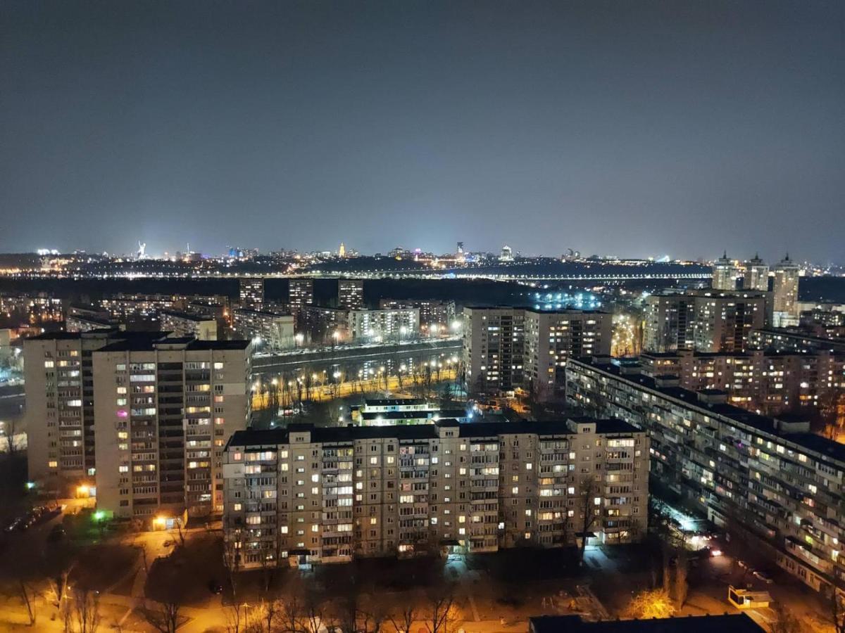 Студія З Неймовірним Краєвидом Біля М Лівобережна Ліфт Інтернет Працює Kiev Bagian luar foto