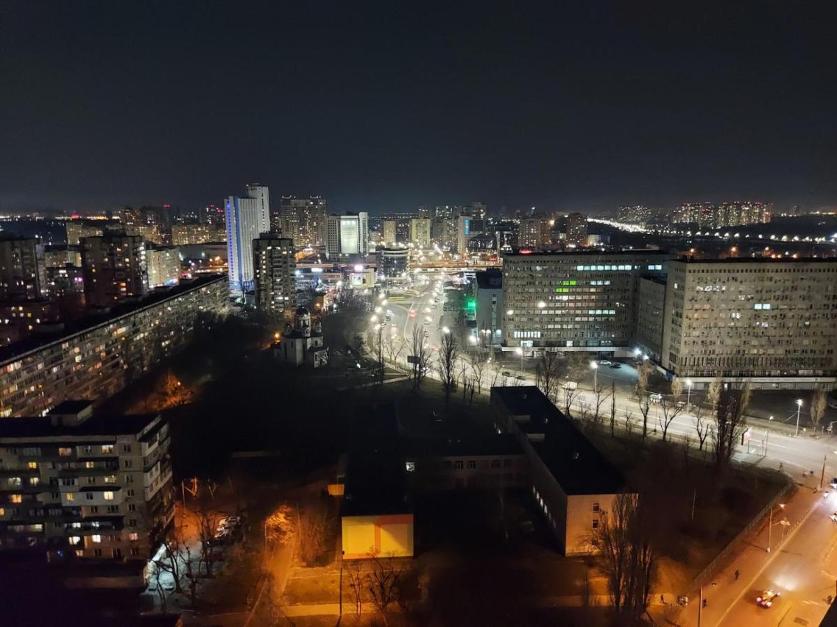 Студія З Неймовірним Краєвидом Біля М Лівобережна Ліфт Інтернет Працює Kiev Bagian luar foto