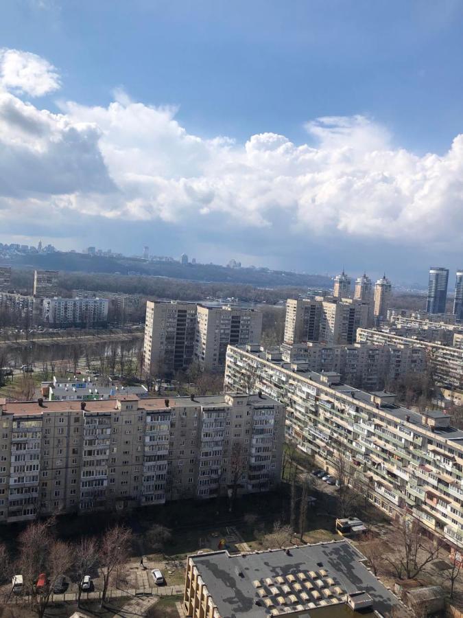 Студія З Неймовірним Краєвидом Біля М Лівобережна Ліфт Інтернет Працює Kiev Bagian luar foto